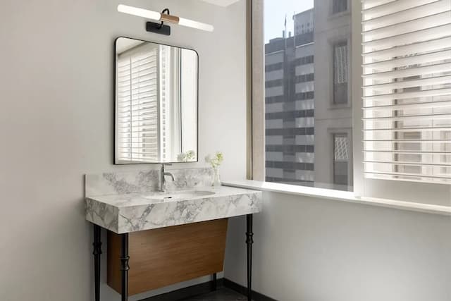 킴프턴 호텔 모나코 시애틀 바이 IHG-룸, 킹사이즈침대 1개, 이동 약자 지원 (Communications)-7