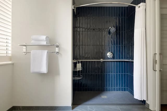 킴프턴 호텔 모나코 시애틀 바이 IHG-룸, 킹사이즈침대 1개, 이동 약자 지원 (Communications)-6