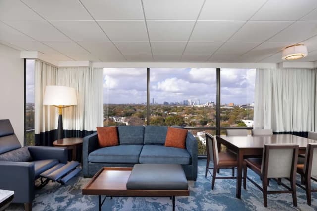 ダブルツリー バイ ヒルトン ヒューストン メディカル センター ホテル & スイーツ-スイート ベッド (複数台) キッチン-6