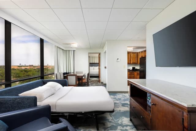 ダブルツリー バイ ヒルトン ヒューストン メディカル センター ホテル & スイーツ-スイート ベッド (複数台) キッチン-13