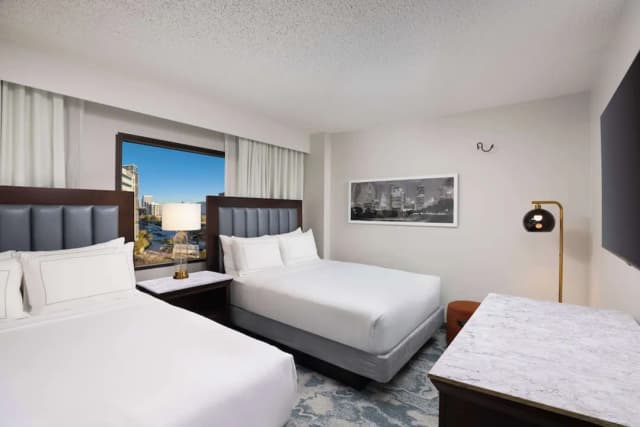 ダブルツリー バイ ヒルトン ヒューストン メディカル センター ホテル & スイーツ-スイート ベッド (複数台) キッチン-2