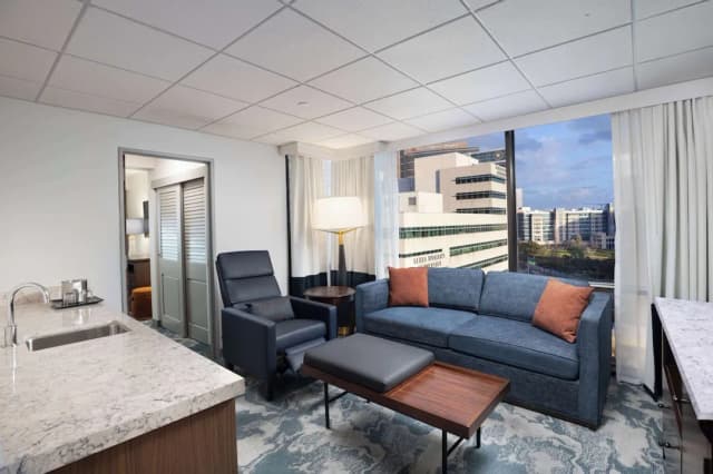 ダブルツリー バイ ヒルトン ヒューストン メディカル センター ホテル & スイーツ-スイート 1 ベッドルーム キッチン-4