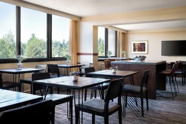西雅圖西塔機場萬豪飯店-Concierge Room, 客房, 1 張特大雙人床-8