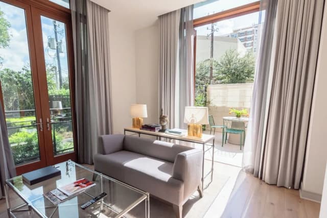 ラ コロン ドール ホテル-プレミアム スイート キングベッド 1 台 コートヤードビュー タワー-13