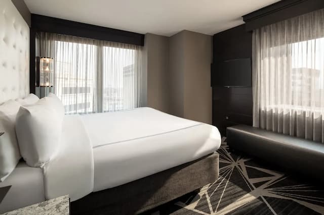 ザ クランシー、オートグラフ コレクション-ルーム 1 ベッドルーム (Mobility Accessible, Roll-In Shower)-1