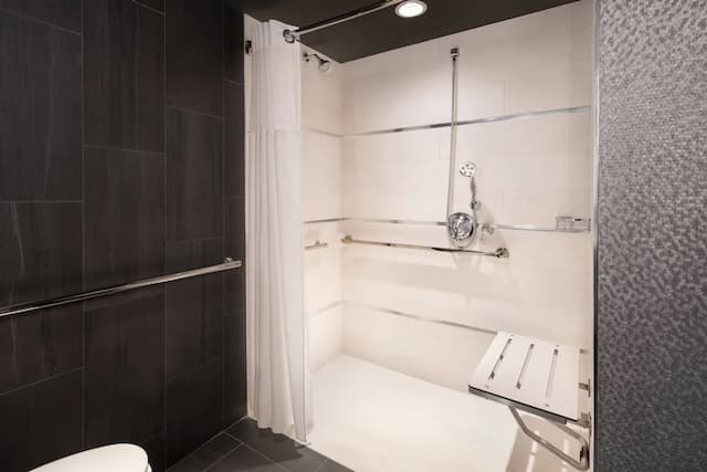ザ クランシー、オートグラフ コレクション-ルーム クイーンベッド 2 台 (Mobility Accessible, Transfer Shower)-4
