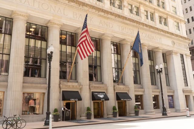 The LaSalle Chicago, Autograph Collection by Marriott-Superior Room, 1 King Bed (Hearing Accessible)-7