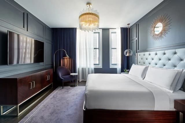 The LaSalle Chicago, Autograph Collection by Marriott-Superior Room, 1 King Bed (Mobility Accessible, Tub)-3