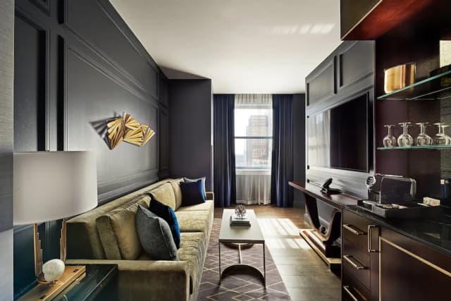 The LaSalle Chicago, Autograph Collection by Marriott-Executive Suite, 1 Bedroom (Mobility Accessible, Roll-In Shower)-4