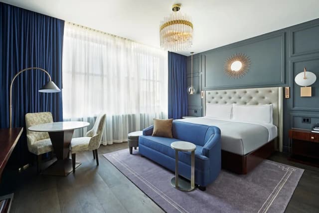 The LaSalle Chicago, Autograph Collection by Marriott-Executive Suite, 1 Bedroom (Mobility Accessible, Roll-In Shower)-3