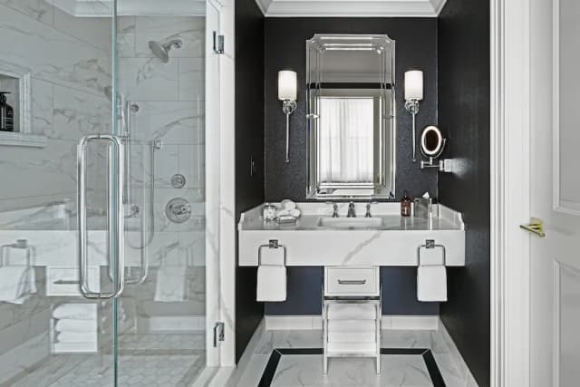 The LaSalle Chicago, Autograph Collection by Marriott-Deluxe Room, 1 King Bed, City View (Mobility Accessible, Tub)-10