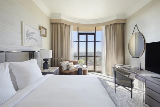 Beverly Wilshire, Beverly Hills, A Four Seasons Hotel-Signature Room, 1 King Bed, Balcony-1