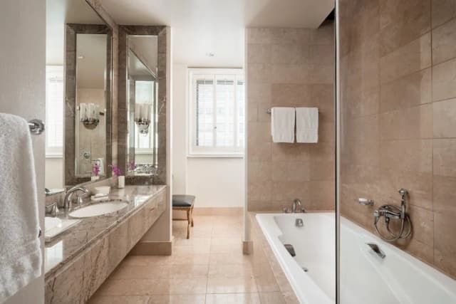 Beverly Wilshire, Beverly Hills, A Four Seasons Hotel-Studio Suite, 2 Double Beds (Bw)-4