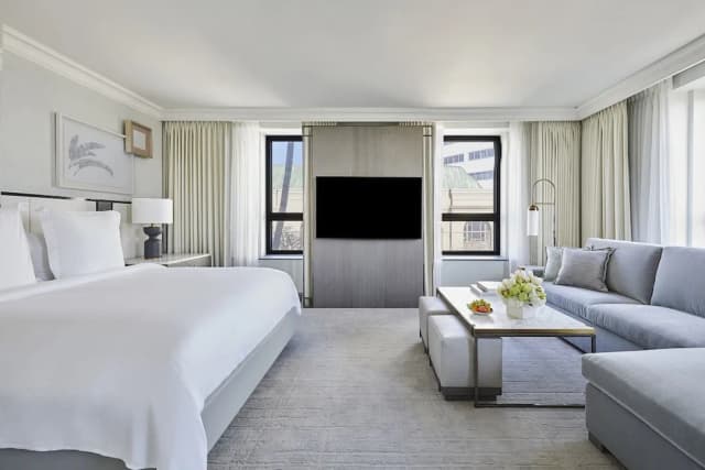 Beverly Wilshire, Beverly Hills, A Four Seasons Hotel-Studio Suite, Mobility Accessible (Rodeo View)-1