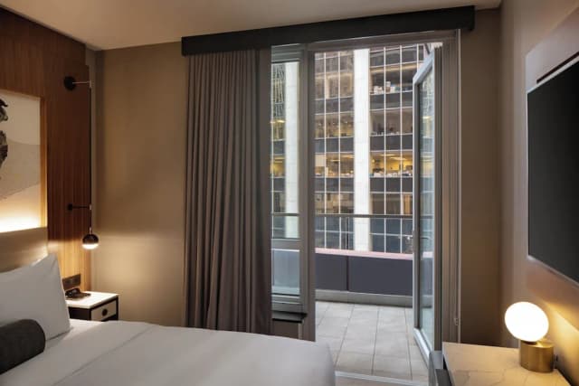 Hotel Indigo - NYC Downtown - Wall Street, an IHG Hotel-尊榮客房, 1 張加大雙人床, 無障礙 (Mobility, Transfer Shower)-3