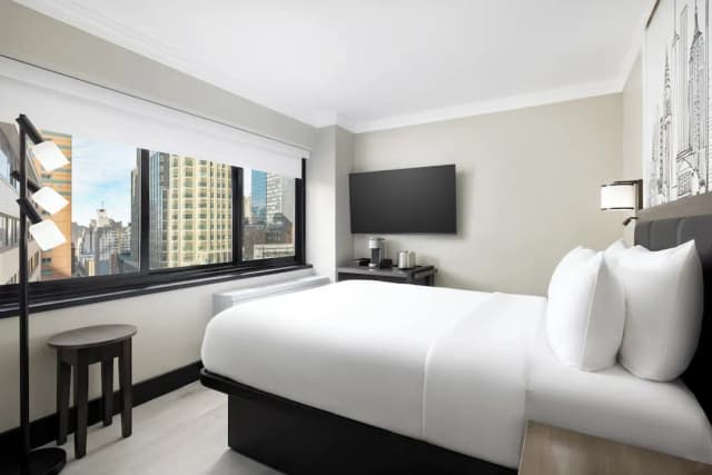 The Manhattan at Times Square Hotel-Premium Room-3