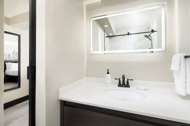 The Manhattan at Times Square Hotel-Premium Room-4