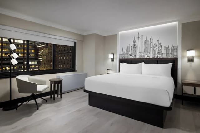 The Manhattan at Times Square Hotel-Premium Room, 1 King Bed, Roll-in Shower (Mobility)-9