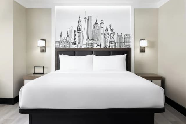 The Manhattan at Times Square Hotel-Premium Room, 1 King Bed, Roll-in Shower (Mobility)-3