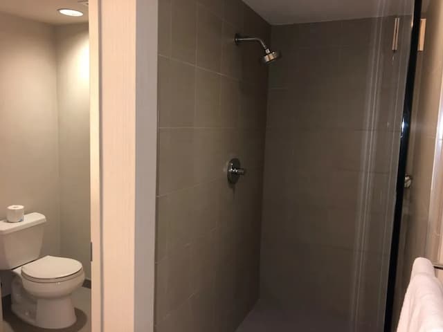 曼哈頓時代廣場酒店-標準客房, 1 張特大雙人床, 無障礙浴缸 (Mobility)-7