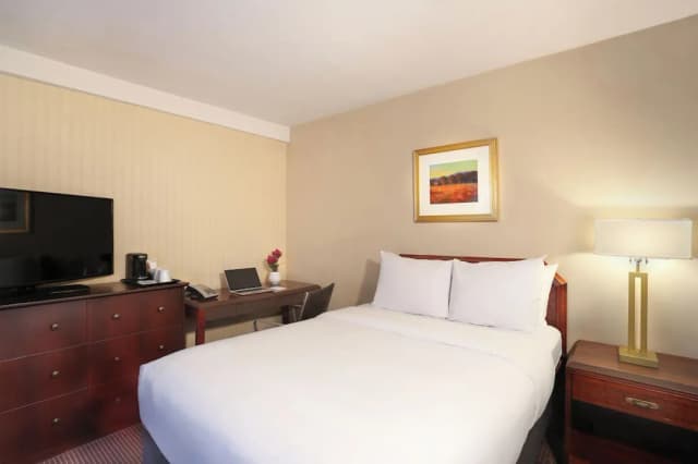 The Manhattan at Times Square Hotel-Standard Room, 1 Queen Bed-8