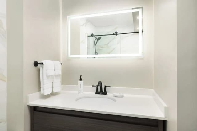 The Manhattan at Times Square Hotel-Premium Room, 2 Queen Beds-4