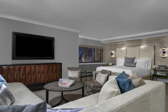 The Manhattan at Times Square Hotel-Suite, 1 King Bed, Balcony-4