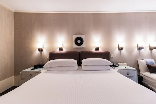 City Club Hotel-Luxury Room, 1 King Bed-4