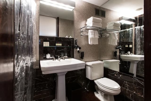 City Club Hotel-Luxury Double Room, 2 Double Beds-4