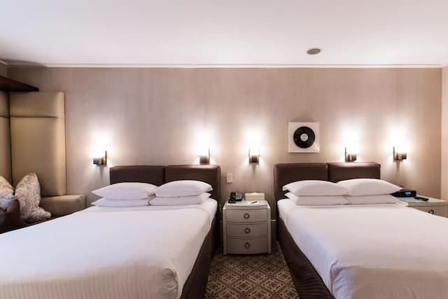 City Club Hotel-Luxury Double Room, 2 Double Beds-2