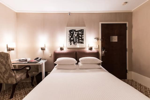 City Club Hotel-Luxury Room, 1 Queen Bed-1