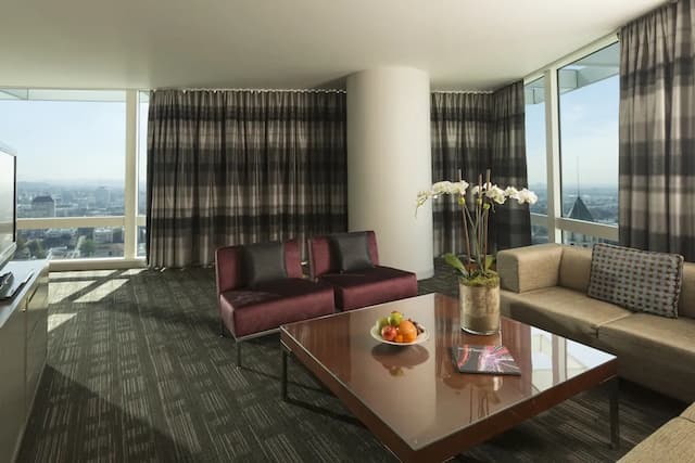 洛伊斯好萊塢飯店-套房, 1 張特大雙人床, 邊間 (Corner Suite)-3