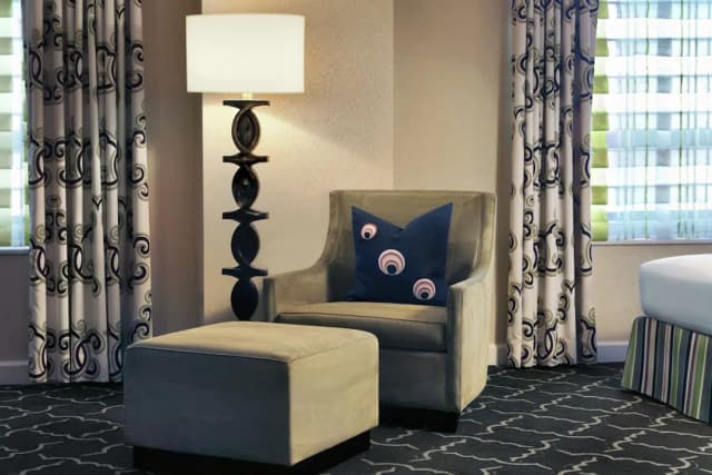 팔머 하우스 어 힐튼 호텔-룸, 장애인 지원, 금연 (Roll-in Shower)-4