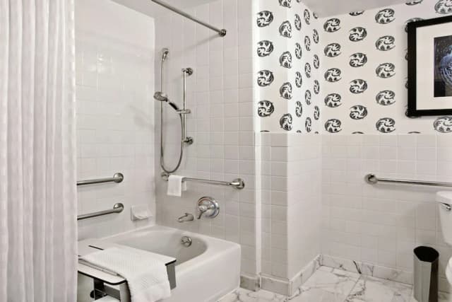 帕梅爾家園希爾頓飯店-尊榮客房, 2 張標準雙人床, 無障礙, 浴缸-4