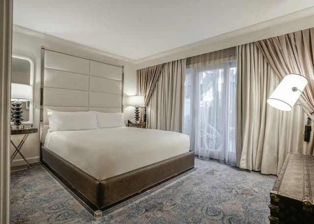 호텔 아마라노 버뱅크 - 할리우드-디럭스룸, 킹사이즈침대 1개, 발코니, 수영장 전망-2