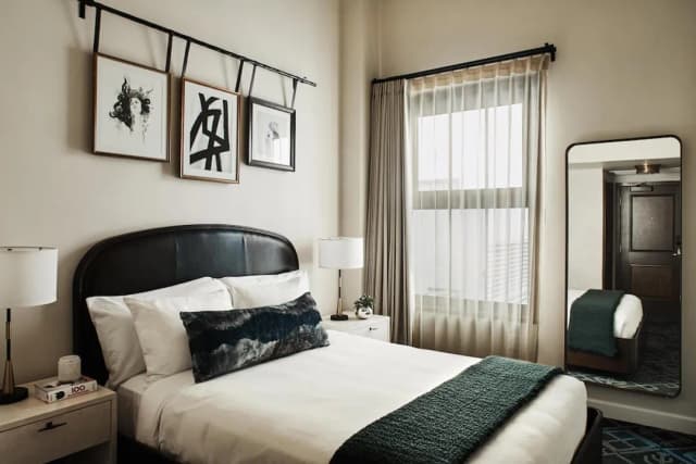 Hotel Figueroa, Unbound Collection by Hyatt-客房, 1 张大床-1