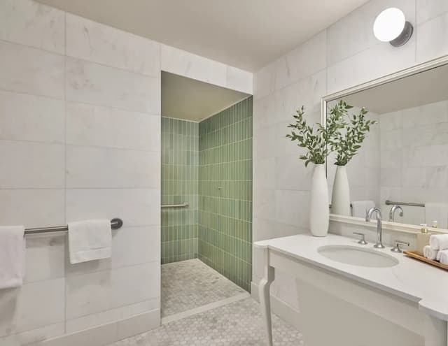 聖莫尼卡總督酒店-Mobility/Hearing Accessible Canary Partial Ocean View King, Roll-in Shower-2