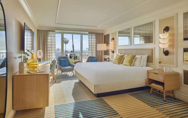 聖莫尼卡總督酒店-客房, 1 張特大雙人床, 部分海景-7