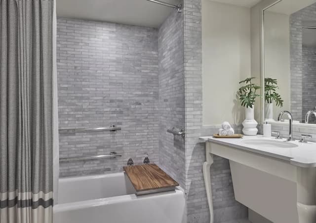 聖莫尼卡總督酒店-Mobility/Hearing Accessible Partial Ocean View Two Queens, Tub-8