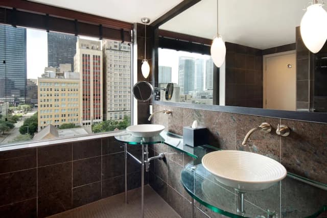 더 샘 휴스턴, 큐리오 컬렉션 바이 힐튼-룸, 킹사이즈침대 1개, 장애인 지원, 욕조-2