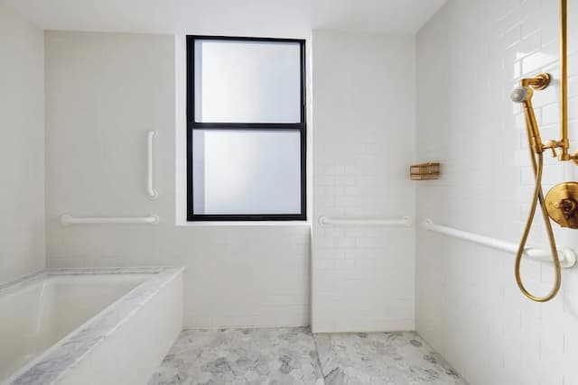 帕拉第奧金普頓飯店 - IHG 旗下飯店-套房, 1 張特大雙人床, 無障礙浴缸 (Mobility, Roll-In Shower)-1