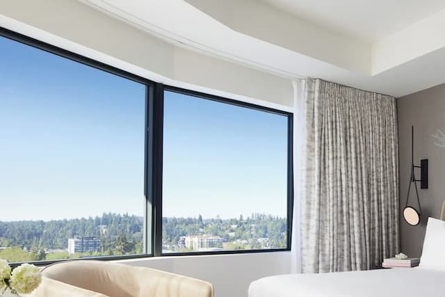 Bellevue 洲際酒店, IHG 旗下酒店-特級客房, 1 張特大雙人床, 城市景, 轉角-3