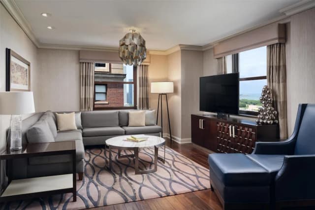 Hilton Chicago-Suite, Multiple Beds, Non Smoking-6