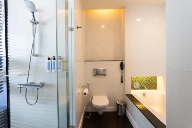 Chatrium Hotel Riverside Bangkok-One Bedroom Club Suite King City View-5