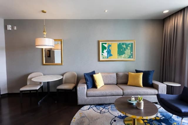 Chatrium Hotel Riverside Bangkok-One Bedroom Club Suite King City View-3