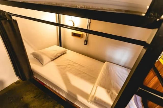 Banana Hostel Donmuang-1 Person in 10-Bed Dormitory with Shared-6
