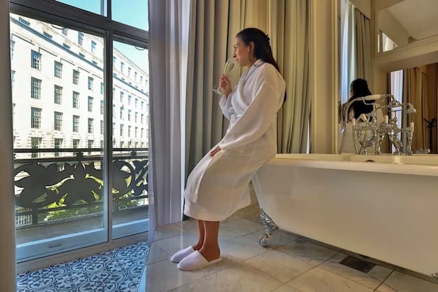 The Clermont London, Victoria-Signature Suite-3
