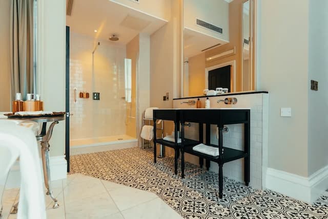 The Clermont London, Victoria-Signature Suite-4