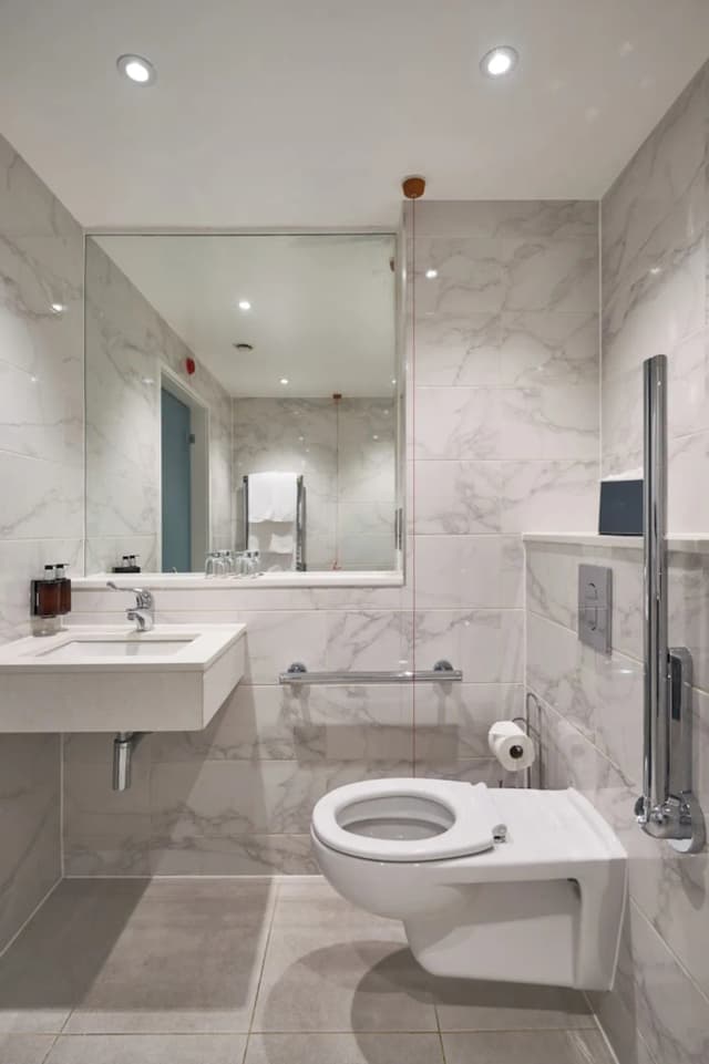 더 컴버랜드, 런던-클래식 더블룸, 이동 약자 지원-6