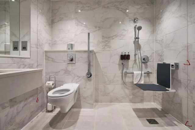 더 컴버랜드, 런던-클래식 더블룸, 이동 약자 지원-4